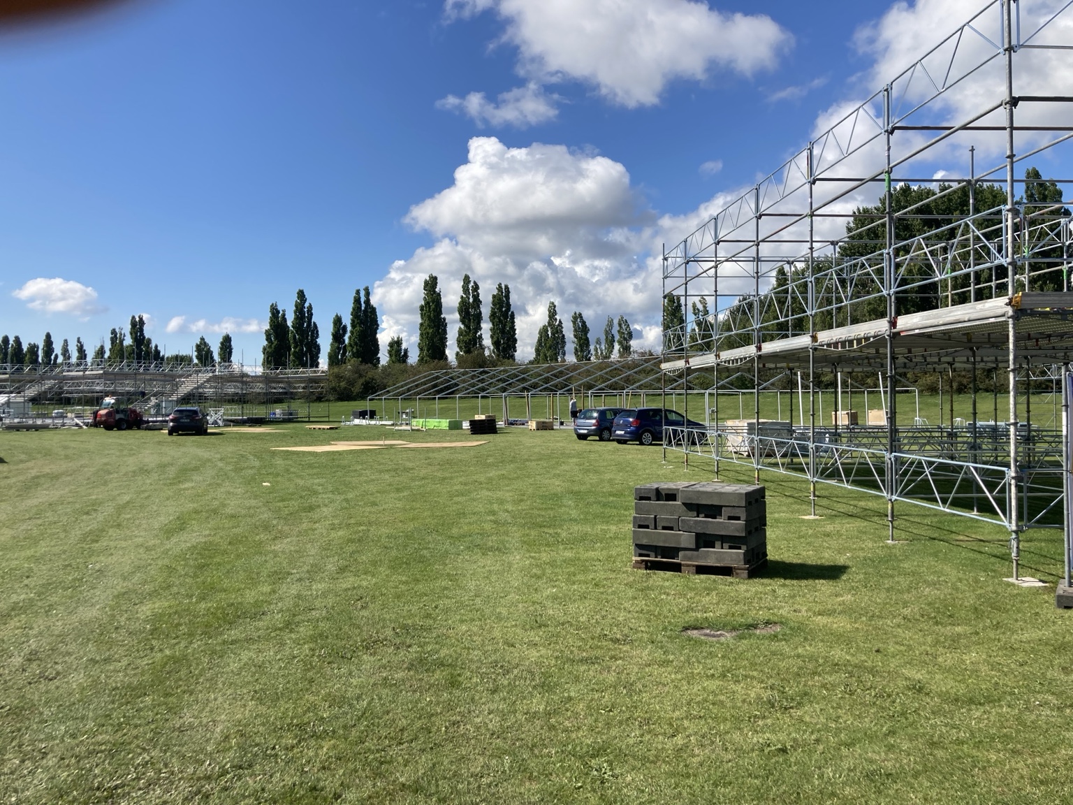 Opbygning af festivalområde