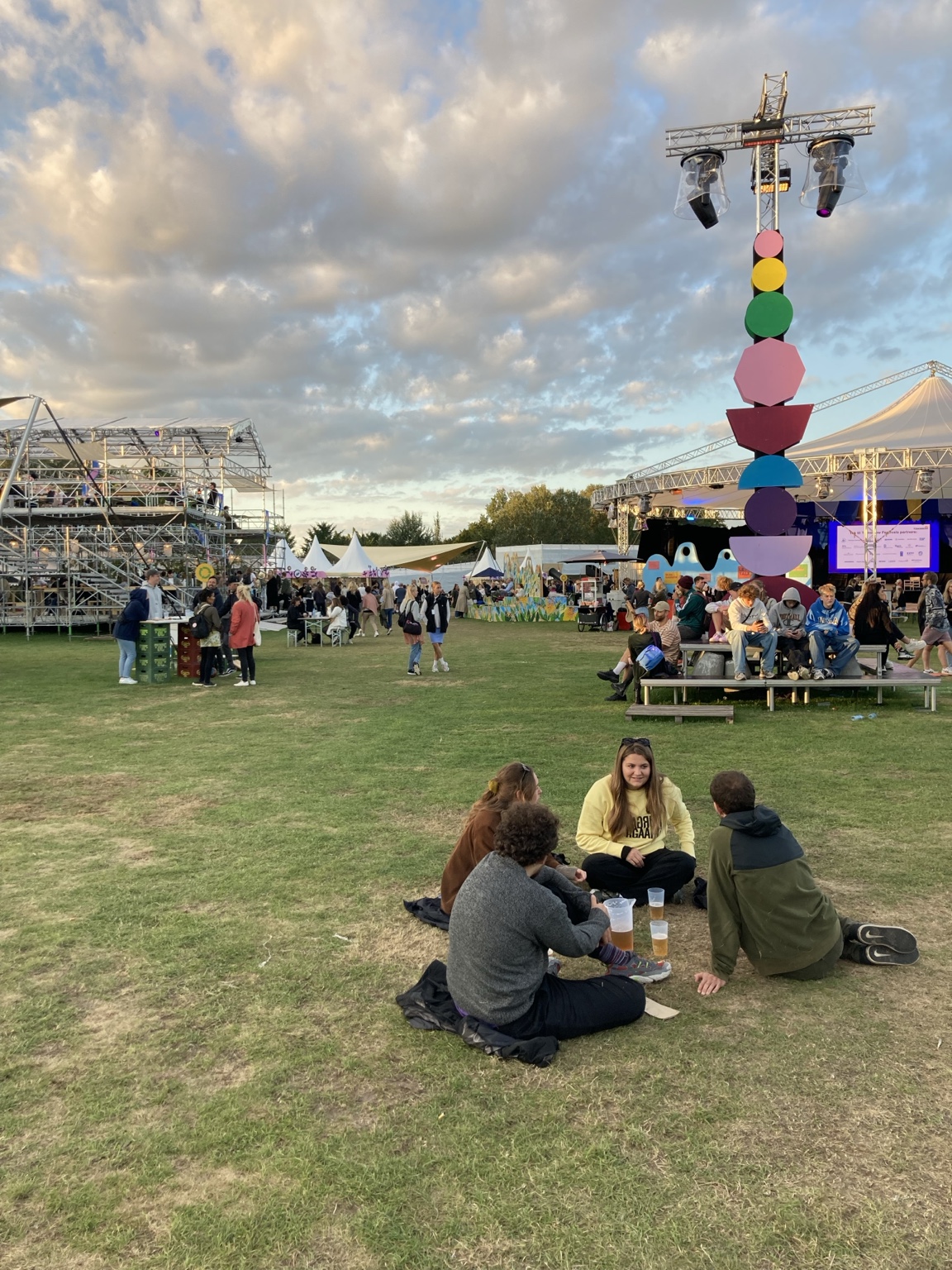 Festivalstemning på pladsen